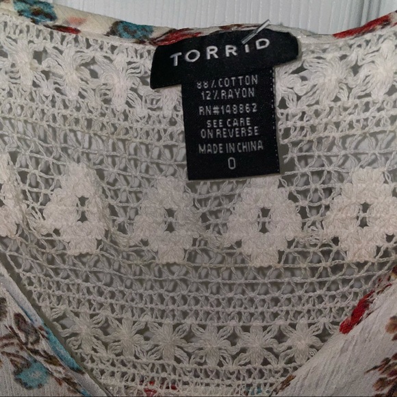 Torrid floral semi-sheer blouse short sleeve shirt - Picture 3 of 9